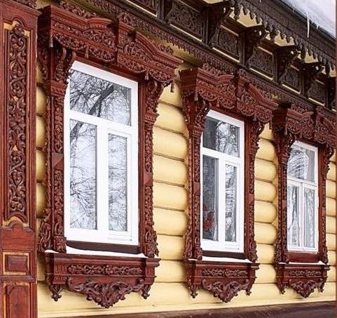 Отреставрированный деревянный фасад