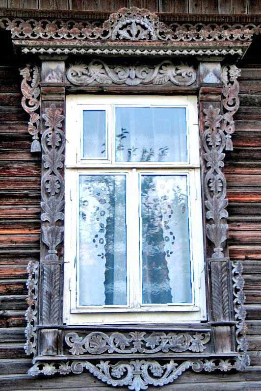 Резные наличники. Домовая резьба. Прорезная резьба. Ремонт и восстановление деревянных фасадов Уникальный резной наличник с элементами растительного орнамента